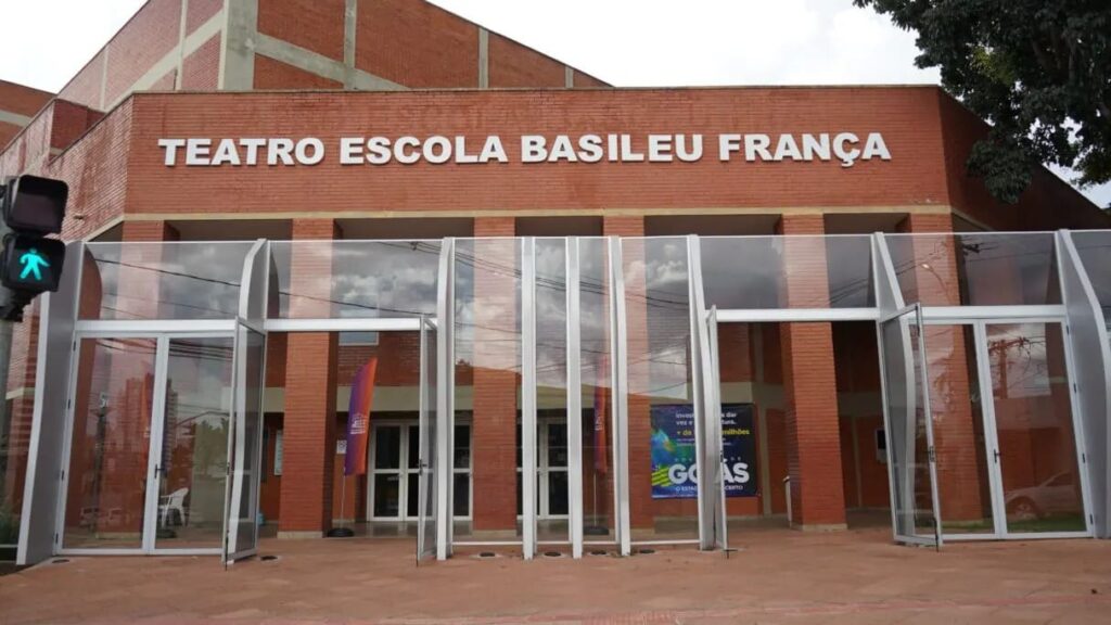 Desfile de moda abre Noite de Gala do Basileu França