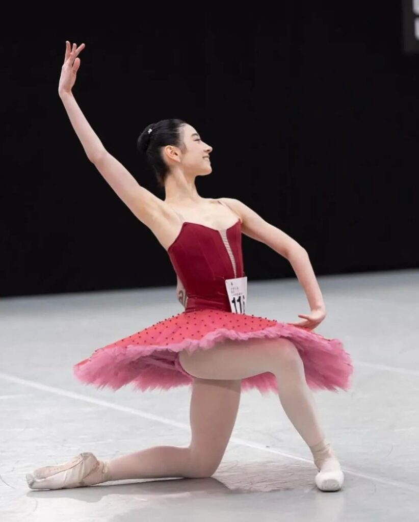 Basileu França garante 8 vagas nas finais de dois principais festivais de balé do mundo