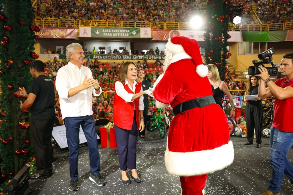 Distribuição de brinquedos do Natal do Bem no Goiânia Arena (Foto: Secom)