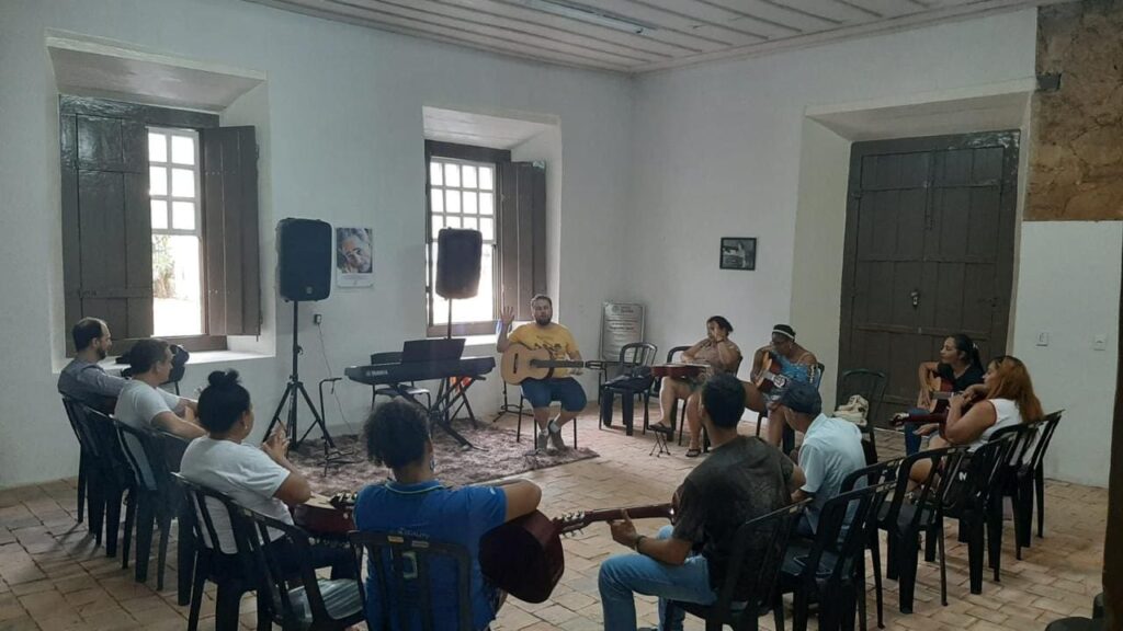 aula de violão Escola do Futuro