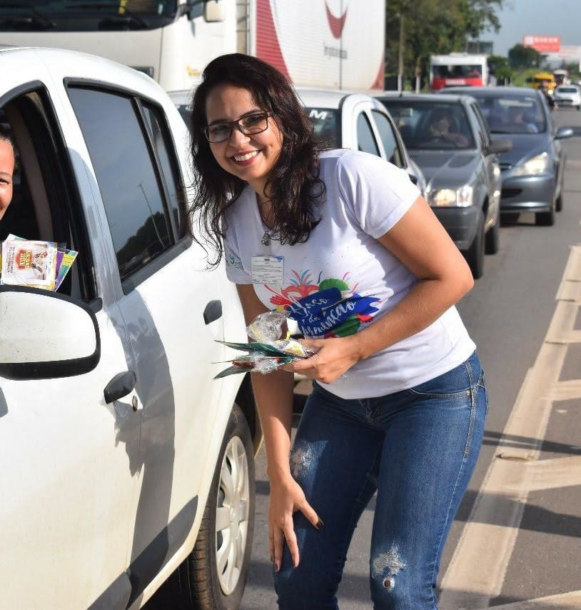 Blitz educativa alerta foliões sobre ISTs e combate à dengue