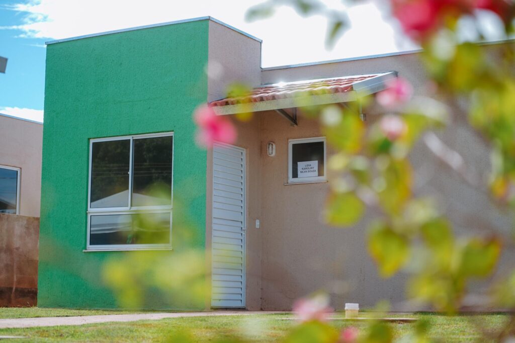 Governo de Goiás entrega 116 casas em Novo Planalto, Mara Rosa e Campinorte