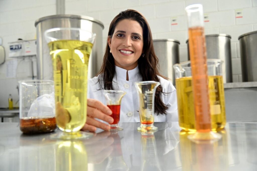 Fapeg recebe homenagem da Alego pelos 20 anos de atuação em Goiás - Estado se destaca em políticas para fortalecer participação das mulheres na ciência