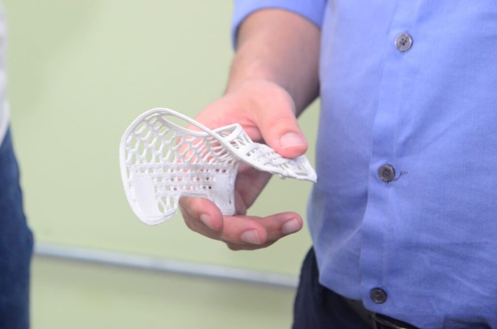 Escola do Futuro de Goiás produz próteses e órteses de baixo custo com impressão 3D