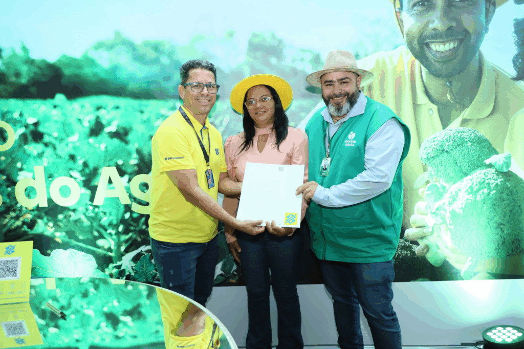 Produtora assistida pela Emater assina contrato do Crédito Rural com Banco do Brasil