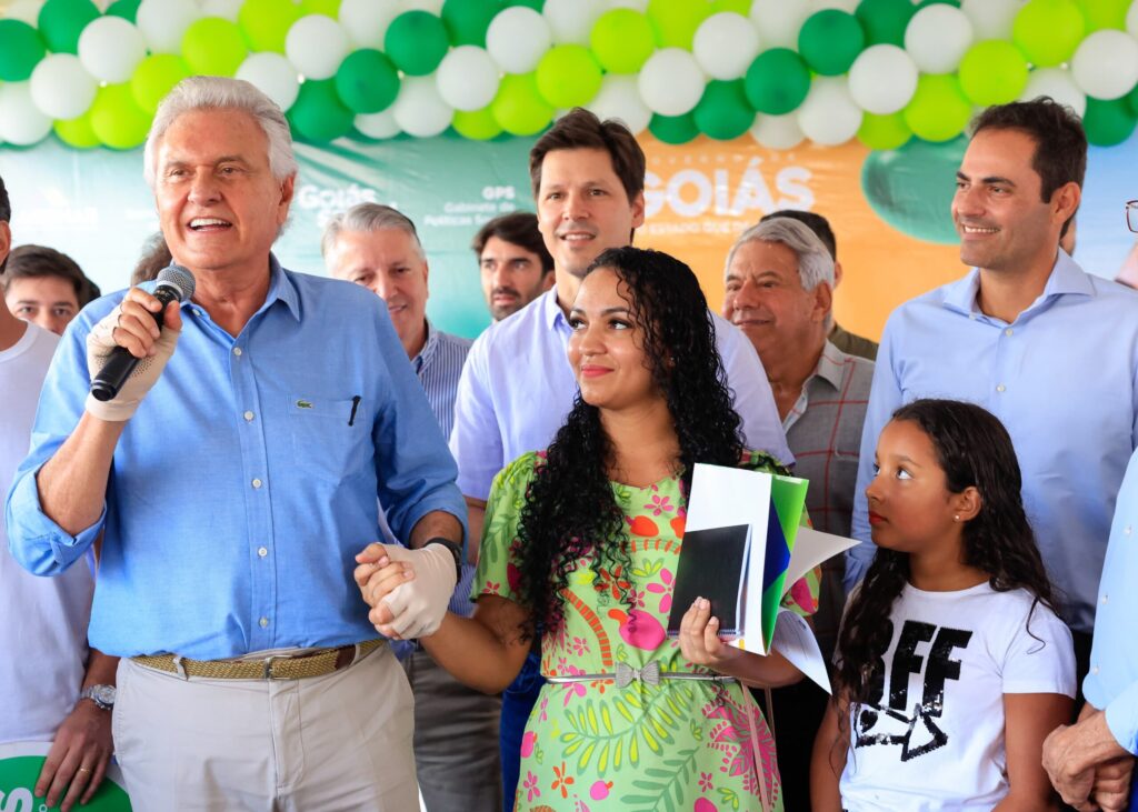 Caiado entrega 42 casas a custo zero em Bela Vista de Goiás