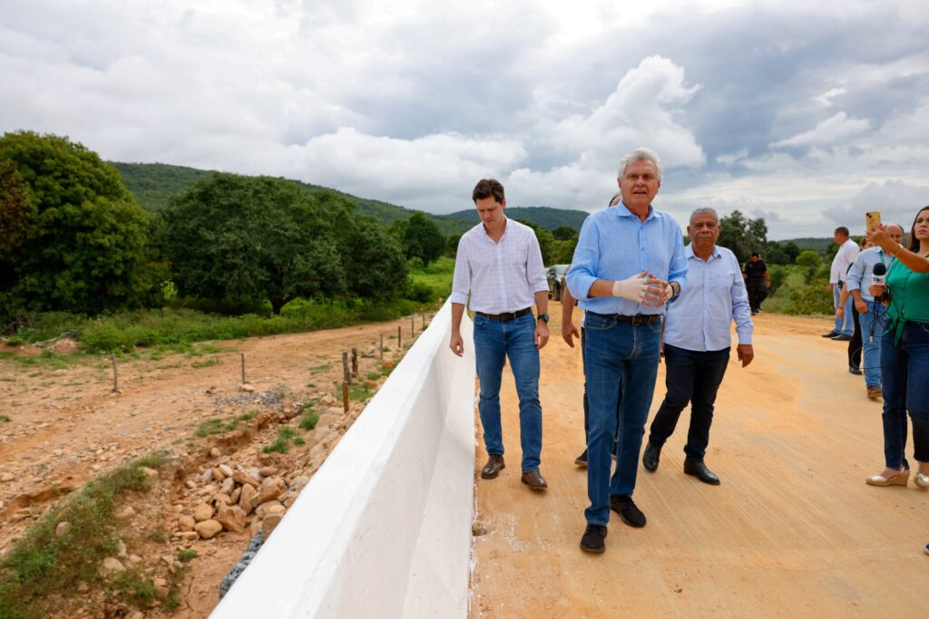 Entrega de pontes leva desenvolvimento à zona rural de Nova Roma