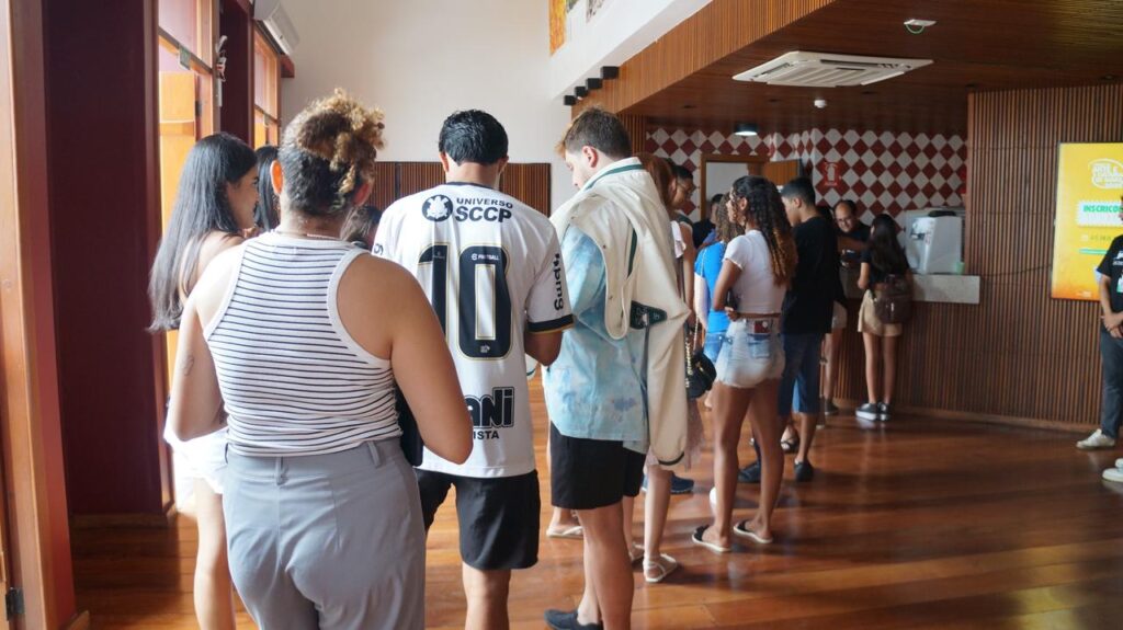 Fila no Cine Teatro São Joaquim