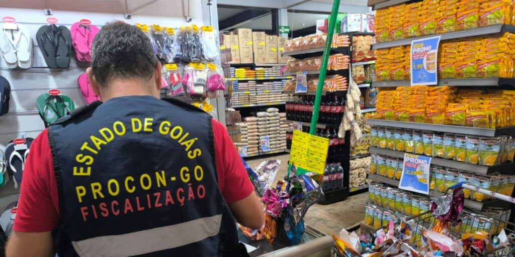 Procon apreende ovos de Páscoa em estabelecimento da capital