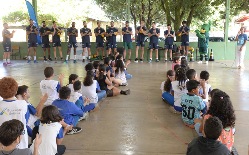 Saneago e Saneago Goiás Vôlei realizam atividades em escola municipal de Goiânia