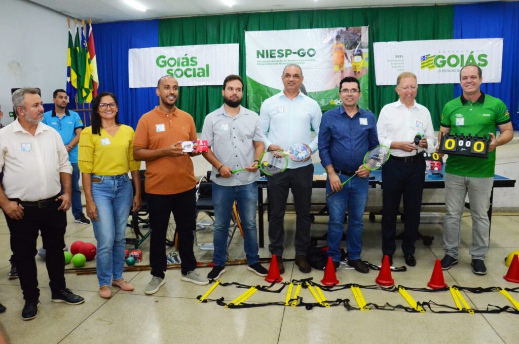 Materiais esportivos são entregues Itapaci