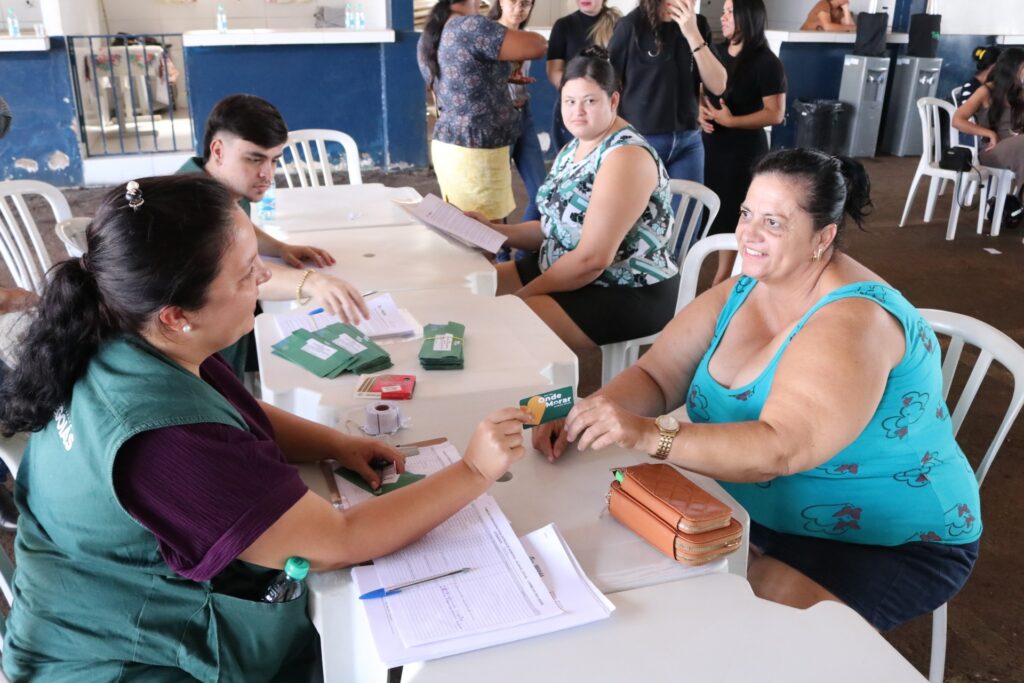 Governo entrega cartões do Aluguel Social em Trindade e Firminópolis