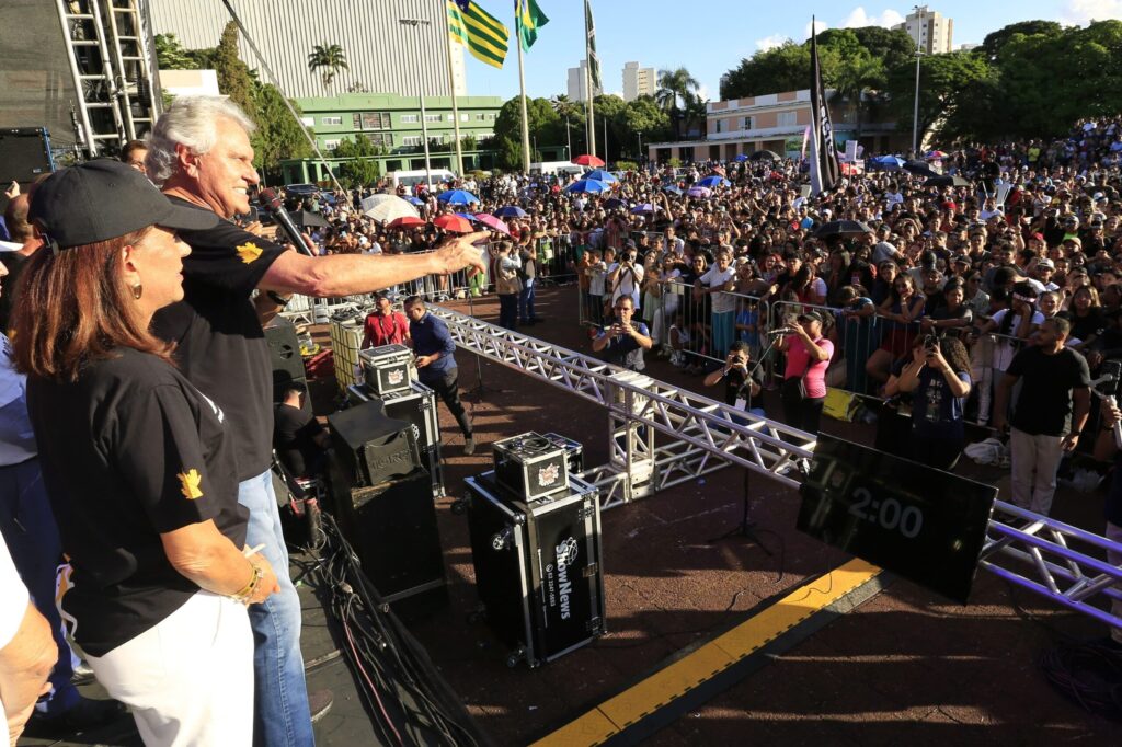 Caiado leva mensagem de fé e união à 5ª Marcha para Jesus