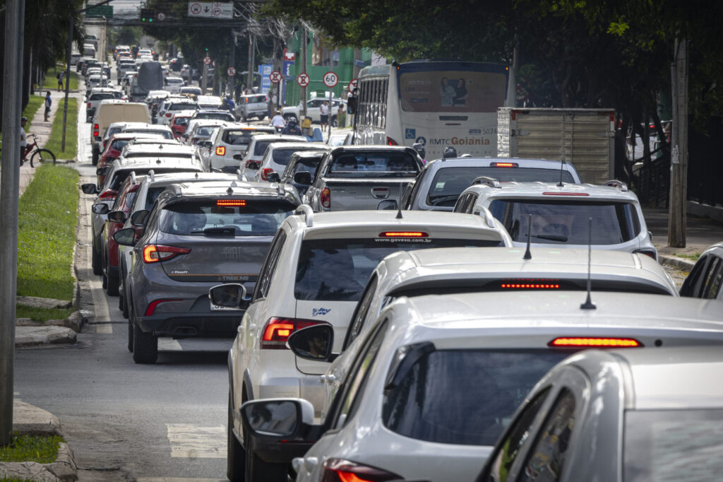 Motoristas de 40 municípios passam a ter 40% de desconto em multas