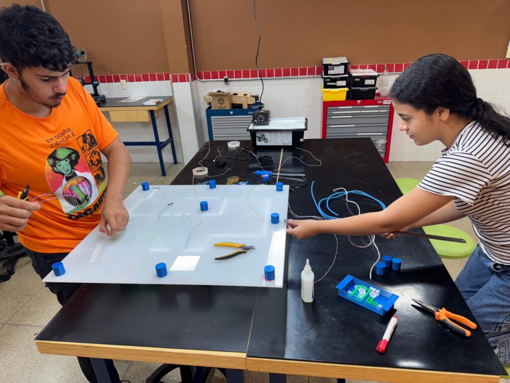 Equipe das Escolas do Futuro de Goiás disputa etapa do Campeonato Internacional de Robótica