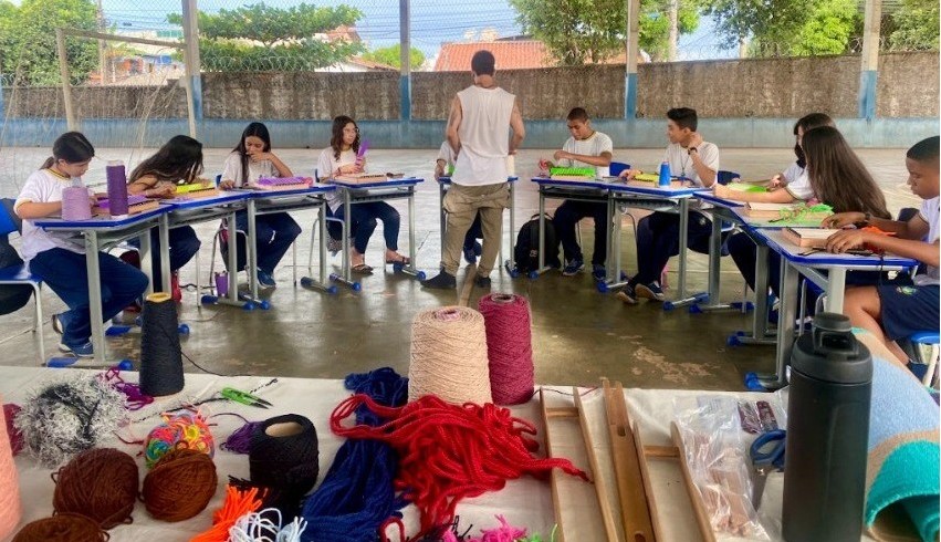 Exposição Nós do Tempo une gerações com tecelagem