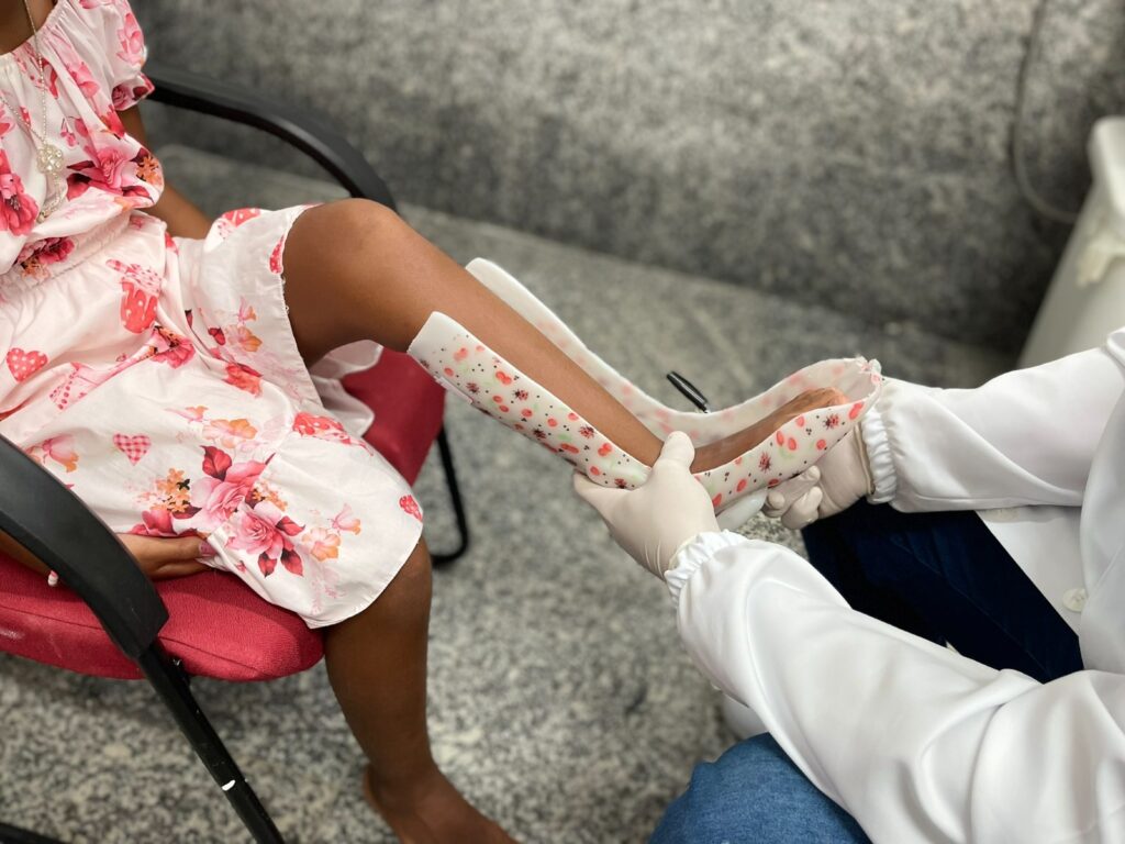 Atendimento durante oficina ortopédica do Crer