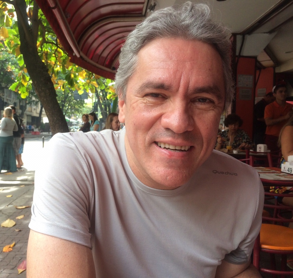 Fernando Lobo Lemes lança livro na UEG