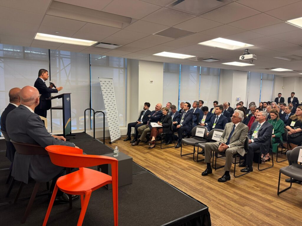 Caiado destaca capacidade produtiva do Brasil em encontro sobre segurança alimentar nos EUA