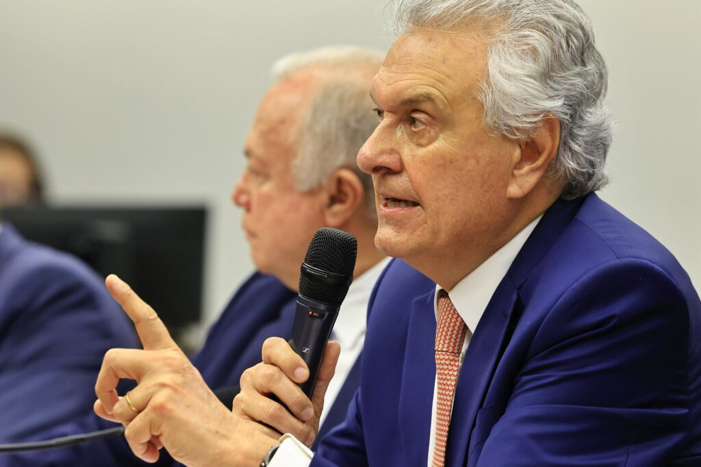 Caiado alerta sobre facções no Brasil durante audiência na Câmara