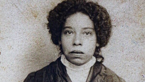 Mural de Tchella Queiroga homenageia mulheres que marcaram a história de Goiás