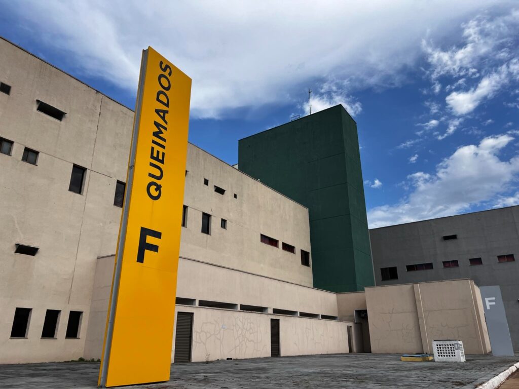 Área de atendimento de queimaduras no Hugol