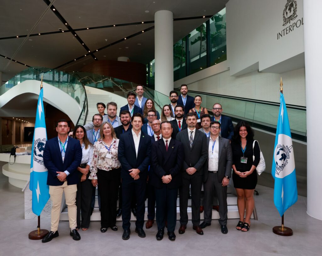 Daniel Vilela visita sede da Interpol em Singapura