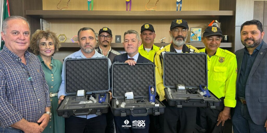 Detran entrega bafômetros para Aparecida