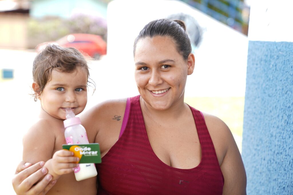 Governo de Goiás entrega 50 cartões do Aluguel Social em Rianápolis