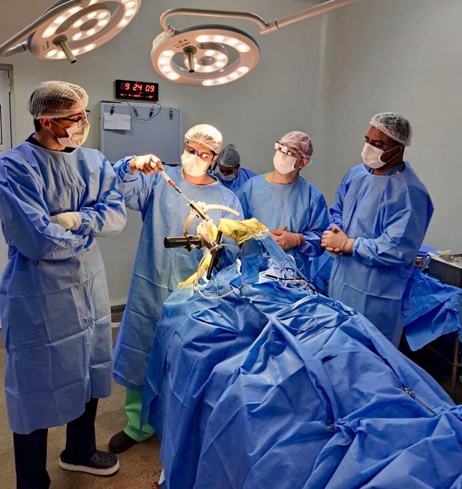 Hugo realiza neurocirurgias inéditas de alta complexidade