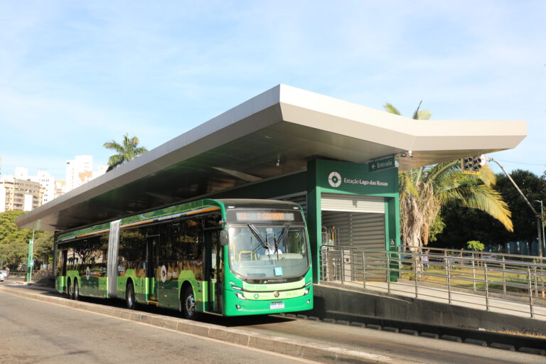 Terceiro ônibus elétrico reforça frota da Metrobus