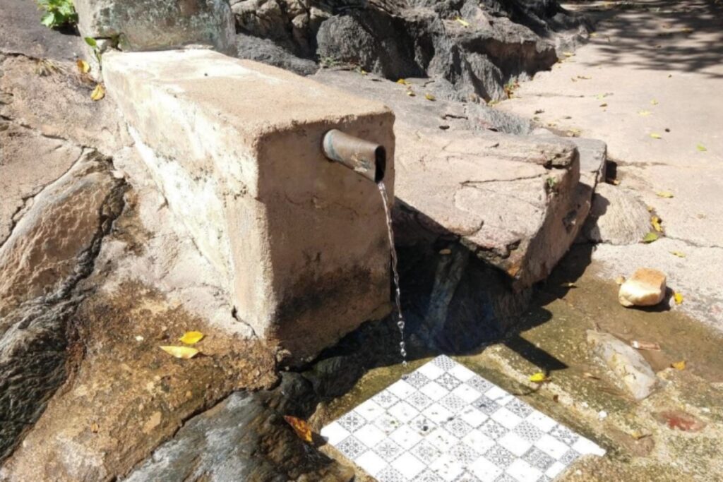 Nascente de água sulfurosa