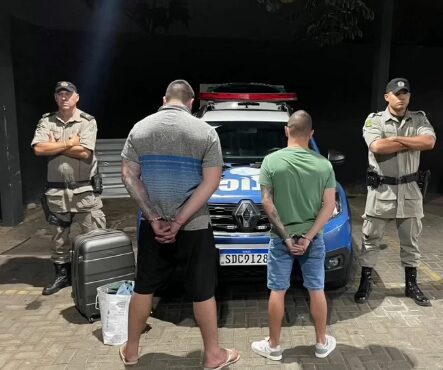 PM prende dois por golpe no cartão durante compra de morango