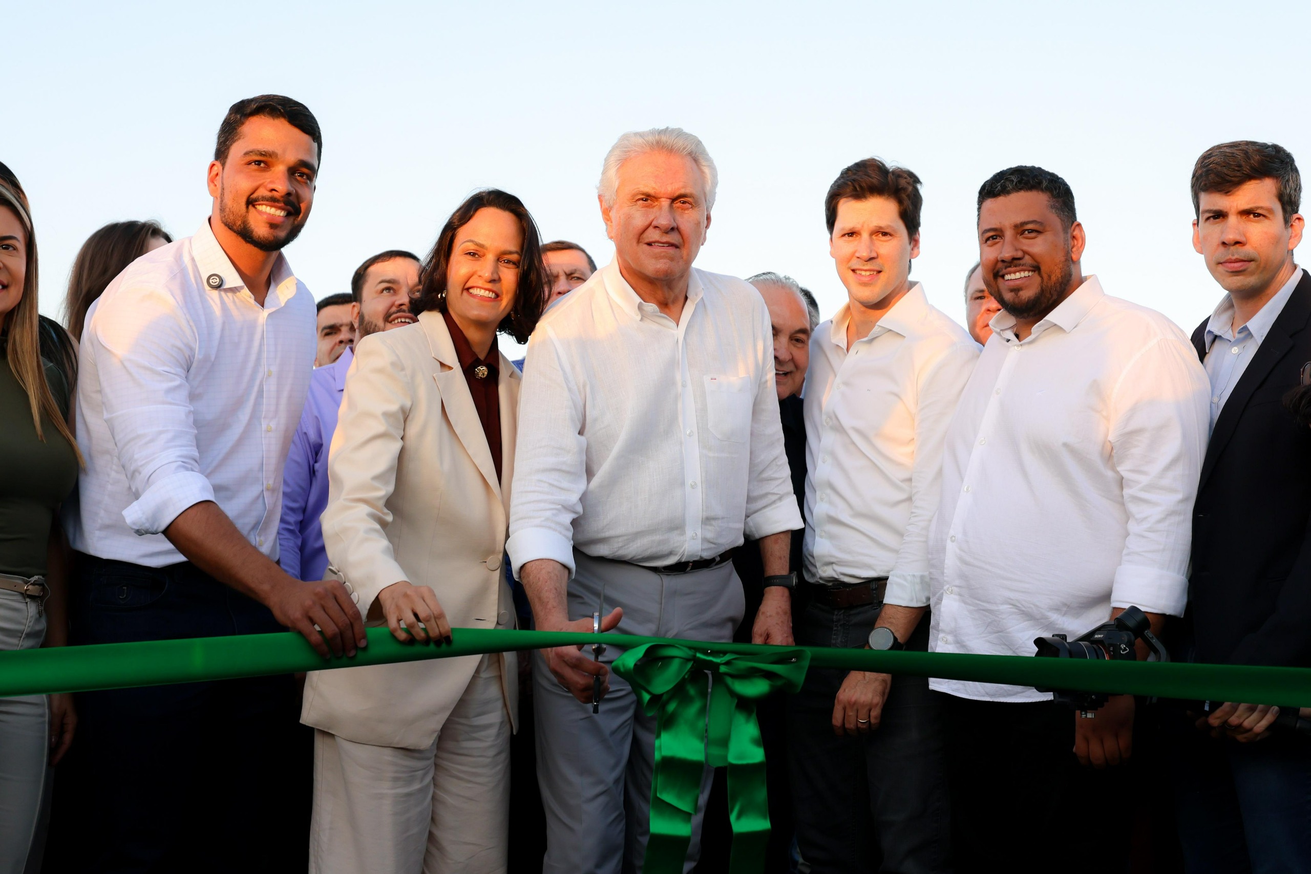Governo entrega viaduto em Trindade e Centro de Apoio ao Romeiro