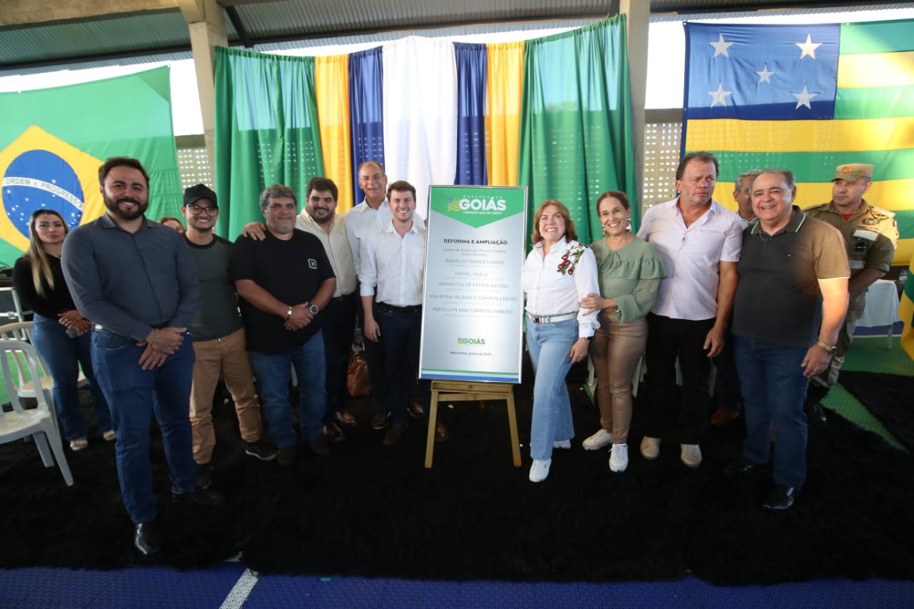 Mineiros recebe quadra poliesportiva e anúncio de R$ 2 milhões para reforma de escola