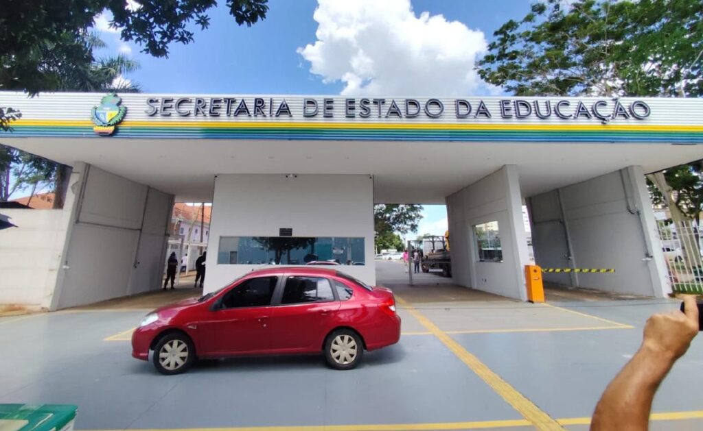Educação paga mais um lote de diferenças salariais