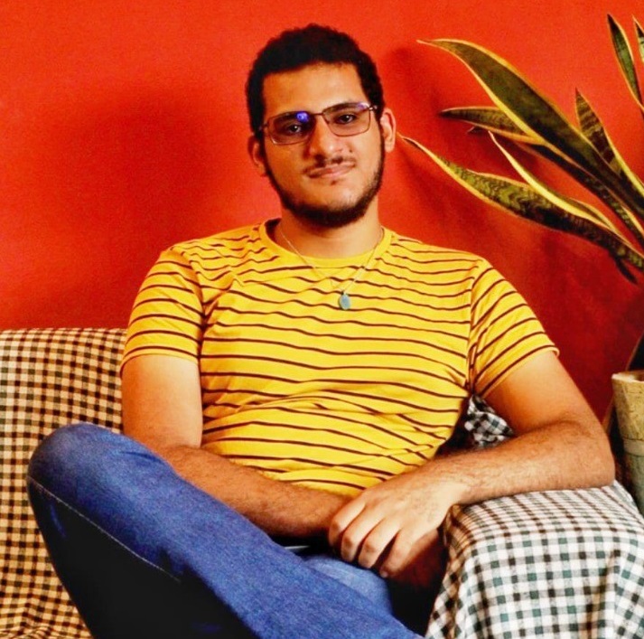 Artista Daniel Oliveira da mostra Olhares Sensíveis