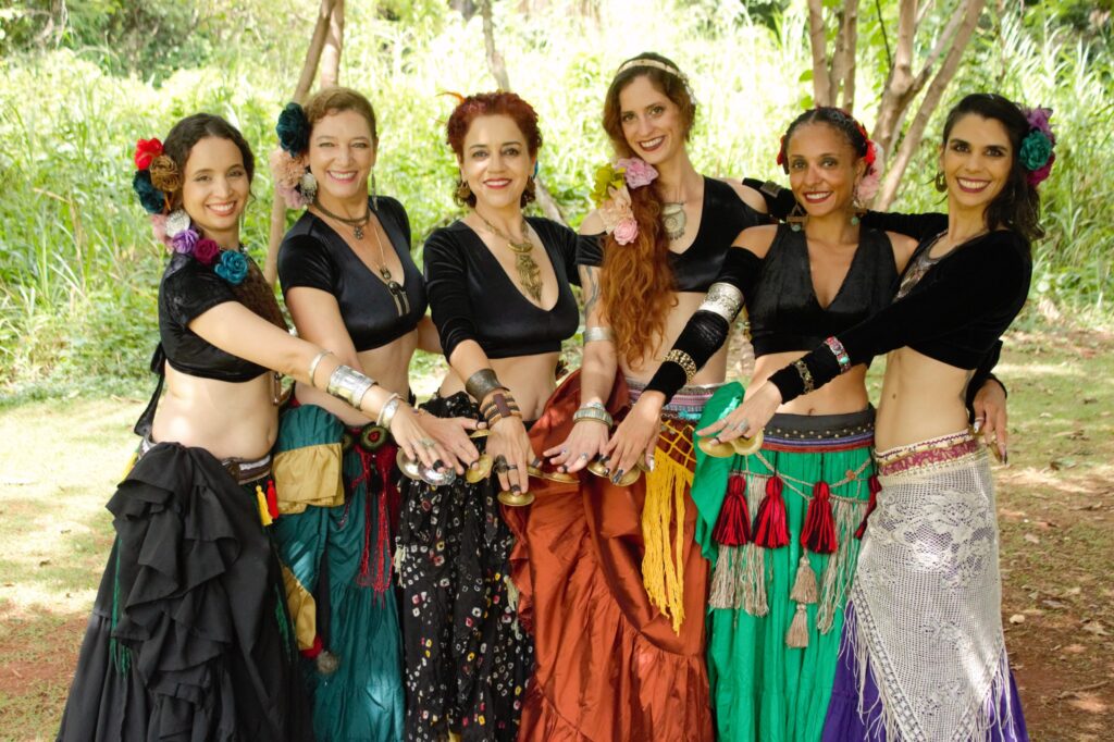 Grupo Anhuma Tribal apresneta estilo tribal de dança do ventre em parques