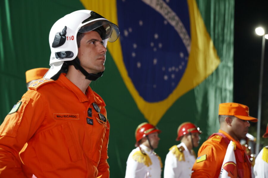 Governador anuncia promoção de 650 bombeiros