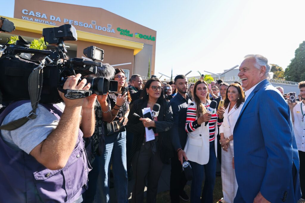 Caiado e Gracinha entregam reconstrução da Casa da Pessoa idosa
