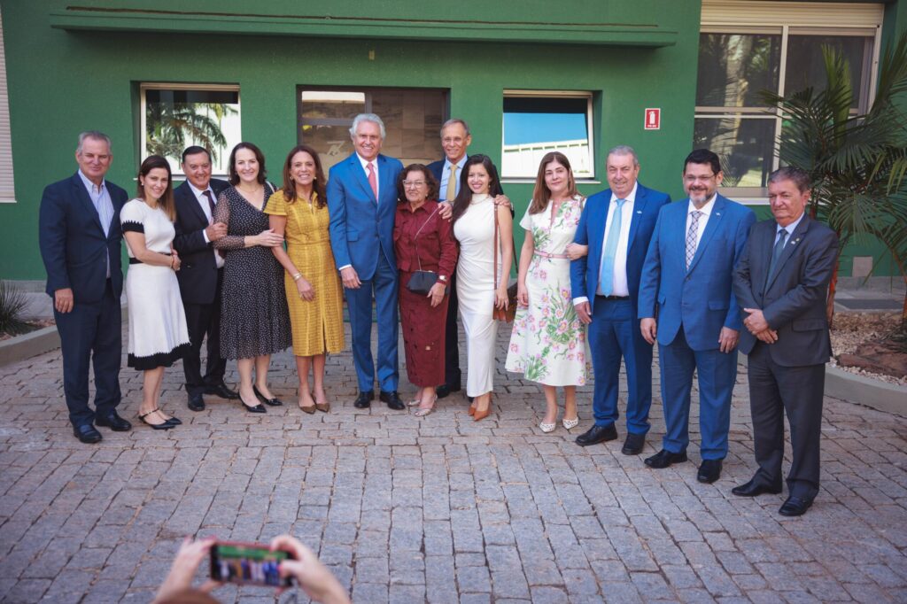 Caiado e Gracinha com representantes do Sebrae