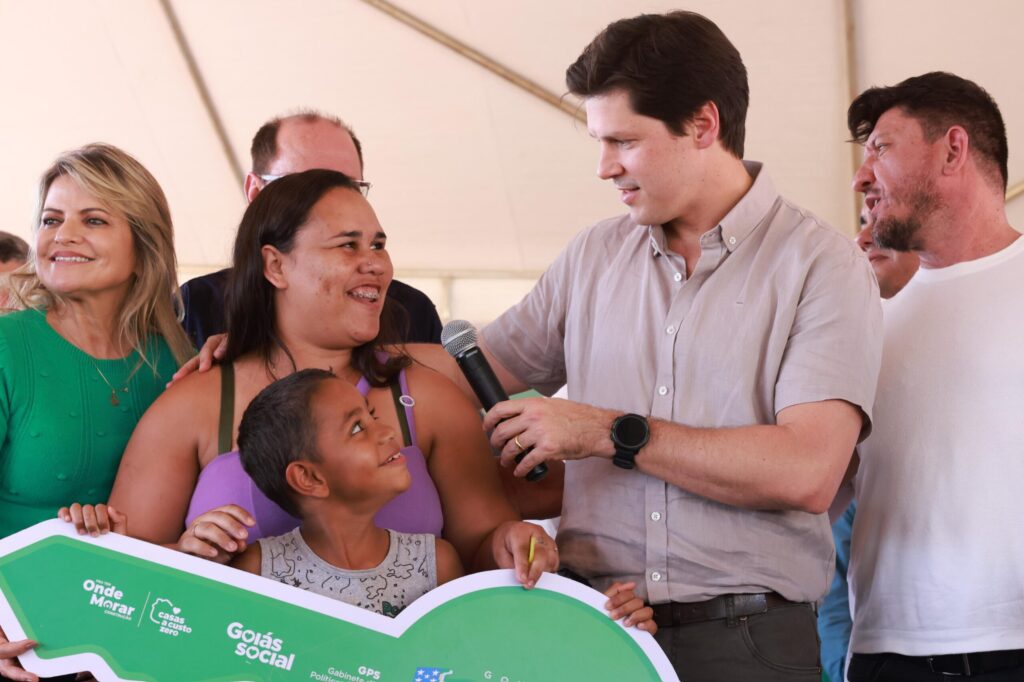 Daniel Vilela entrega casas a custo zero