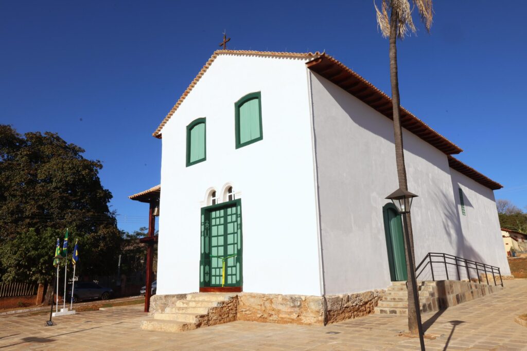 Gracinha Caiado entrega restauração da Igreja do Rosário dos Pretos, em Jaraguá