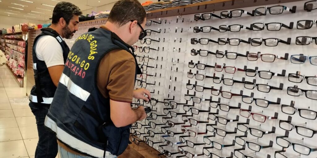 Procon apreende cerca de 1100 óculos na capital