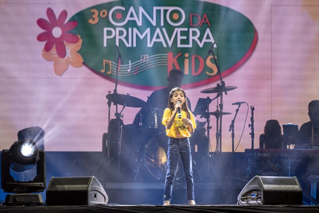 Cantora mirim nopalco do Canto da Primavera Kids