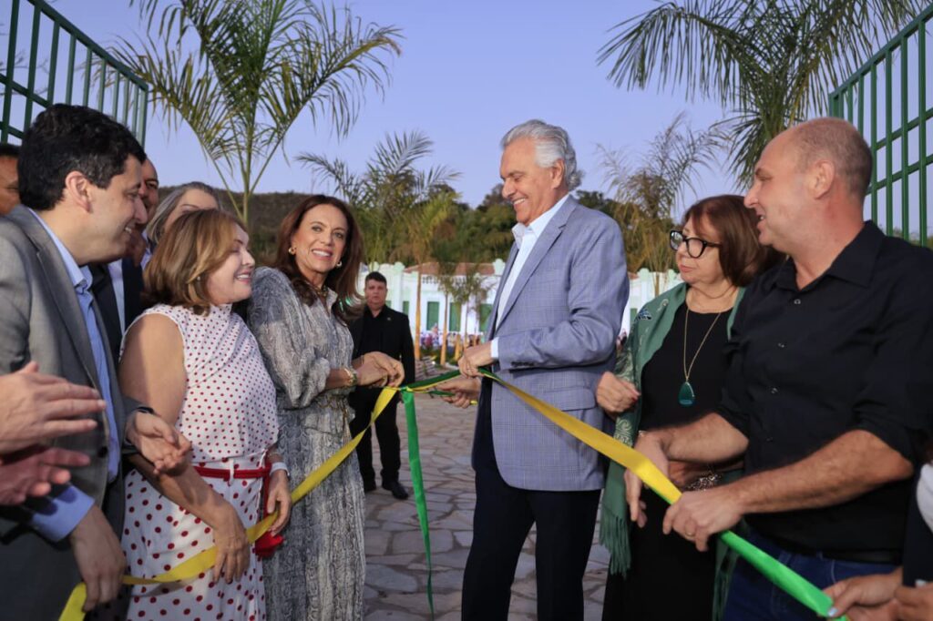 Na cidade de Goiás, Caiado entrega restauração do Palácio da Instrução