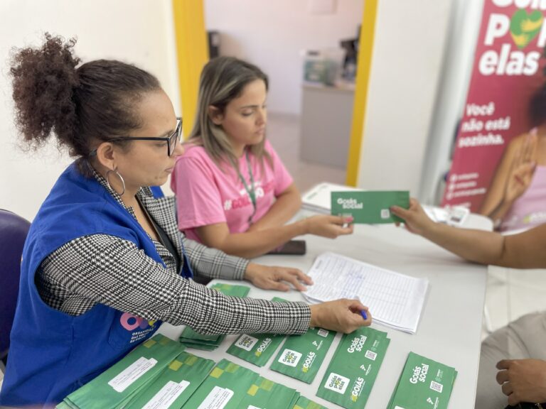 Goiás Social entrega de cartões Goiás Por Elas em 38 municípios