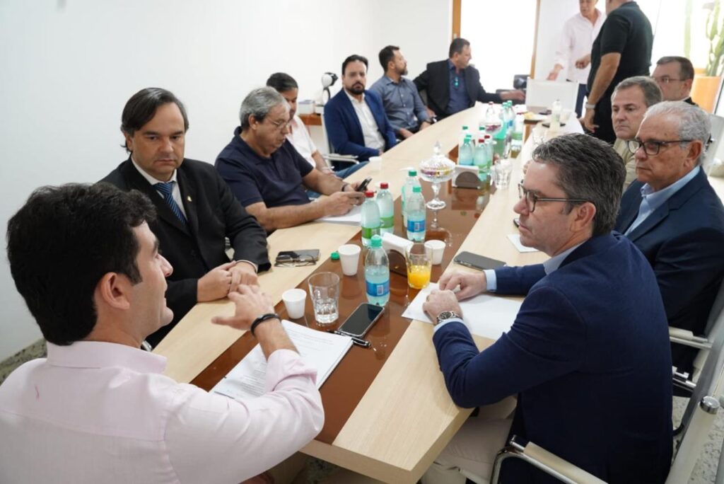 Saúde estadual e entidades discutem mitigação de impactos do tarifaço americano