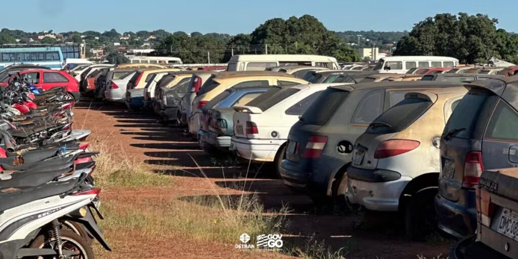 Veículos apreendidos no pátio do Detran