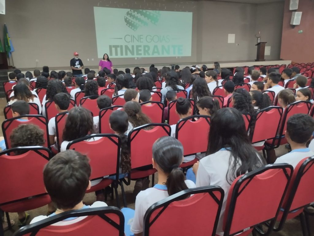 Sessão do Cine Goiás Itinerante